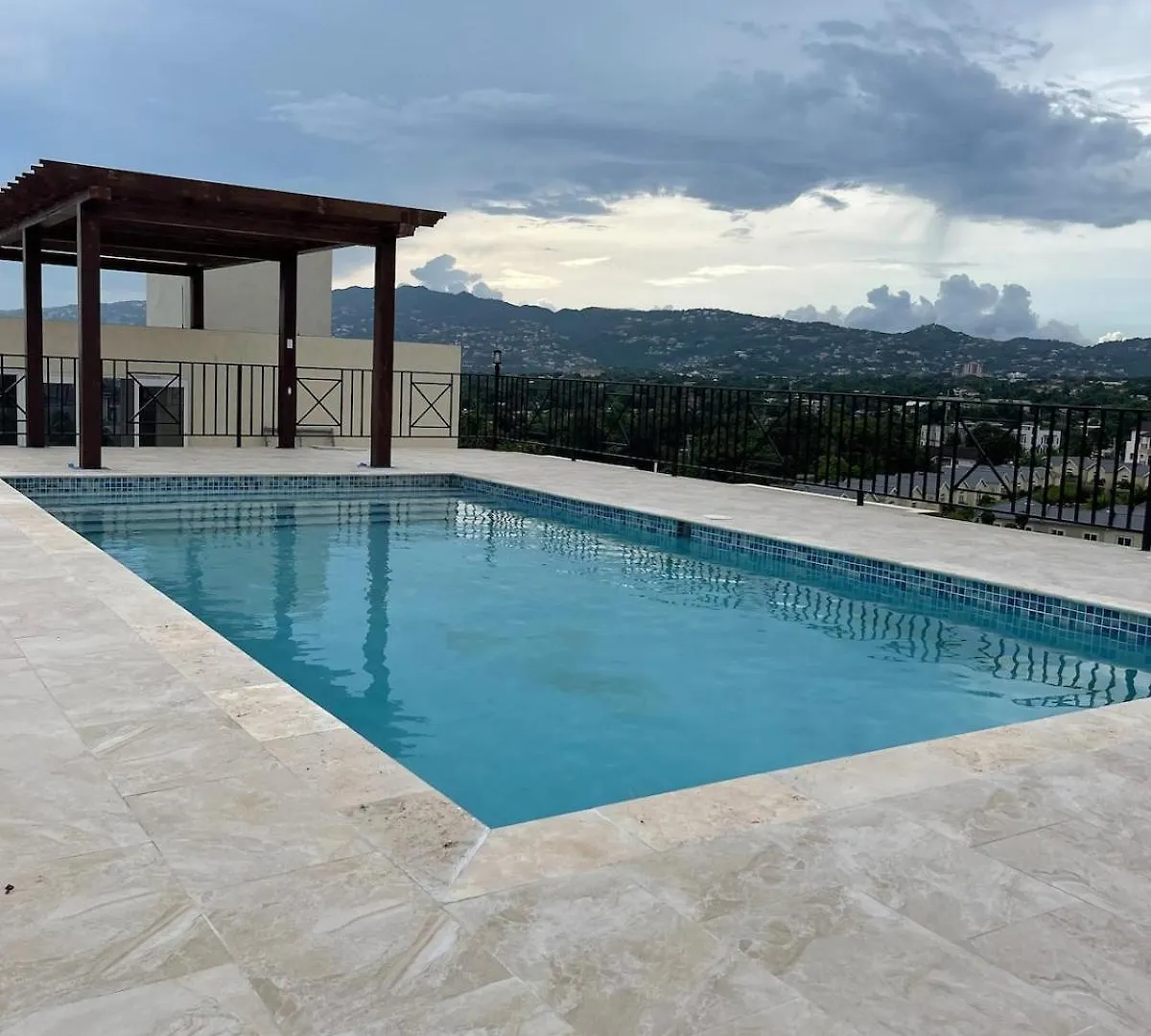 Lux City Apartment With Pool, Ac & 24Hrs Security Kingston